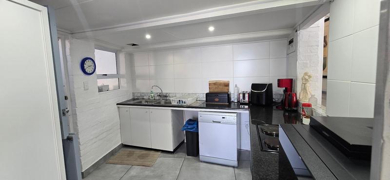 4 Bedroom Property for Sale in Santos Bay Western Cape